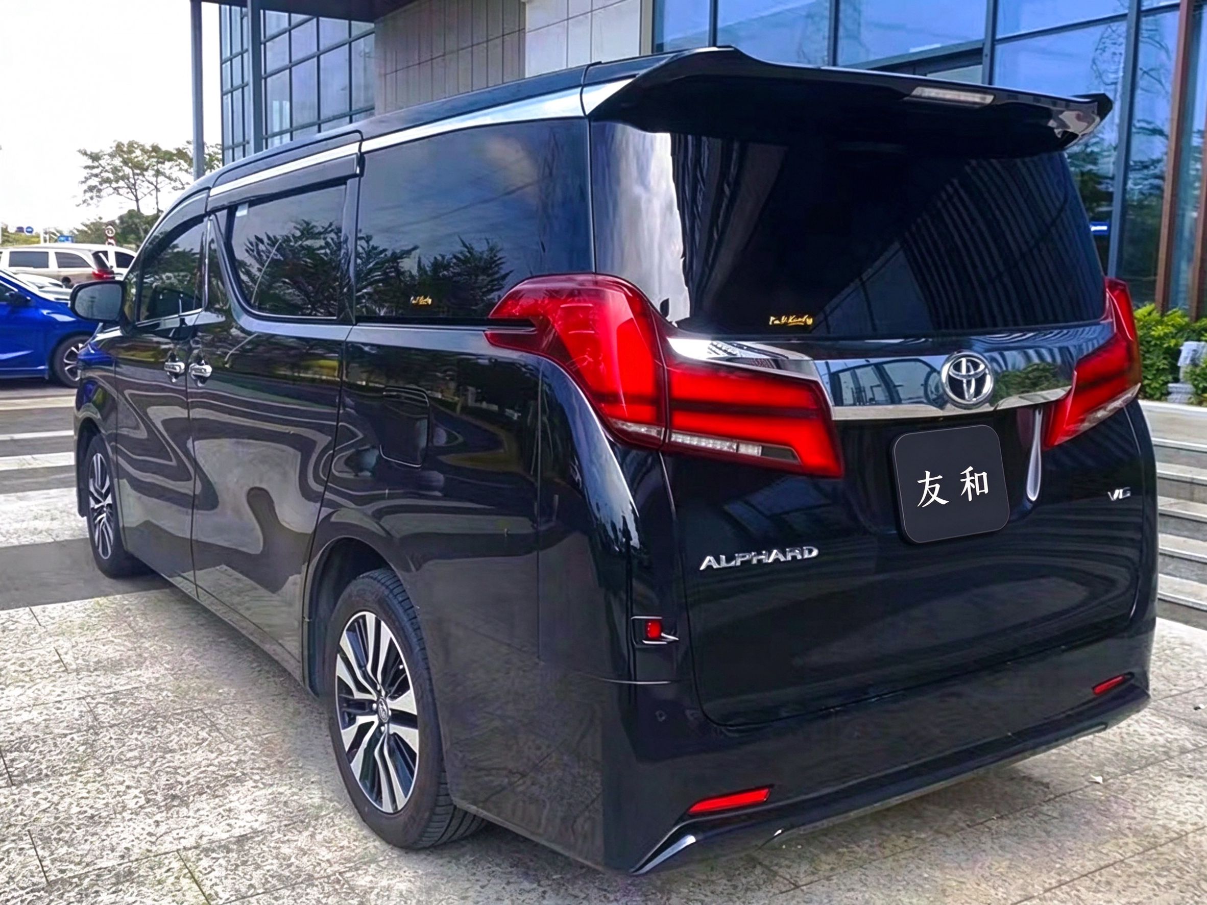 新款30係豐田埃爾法七座商務車