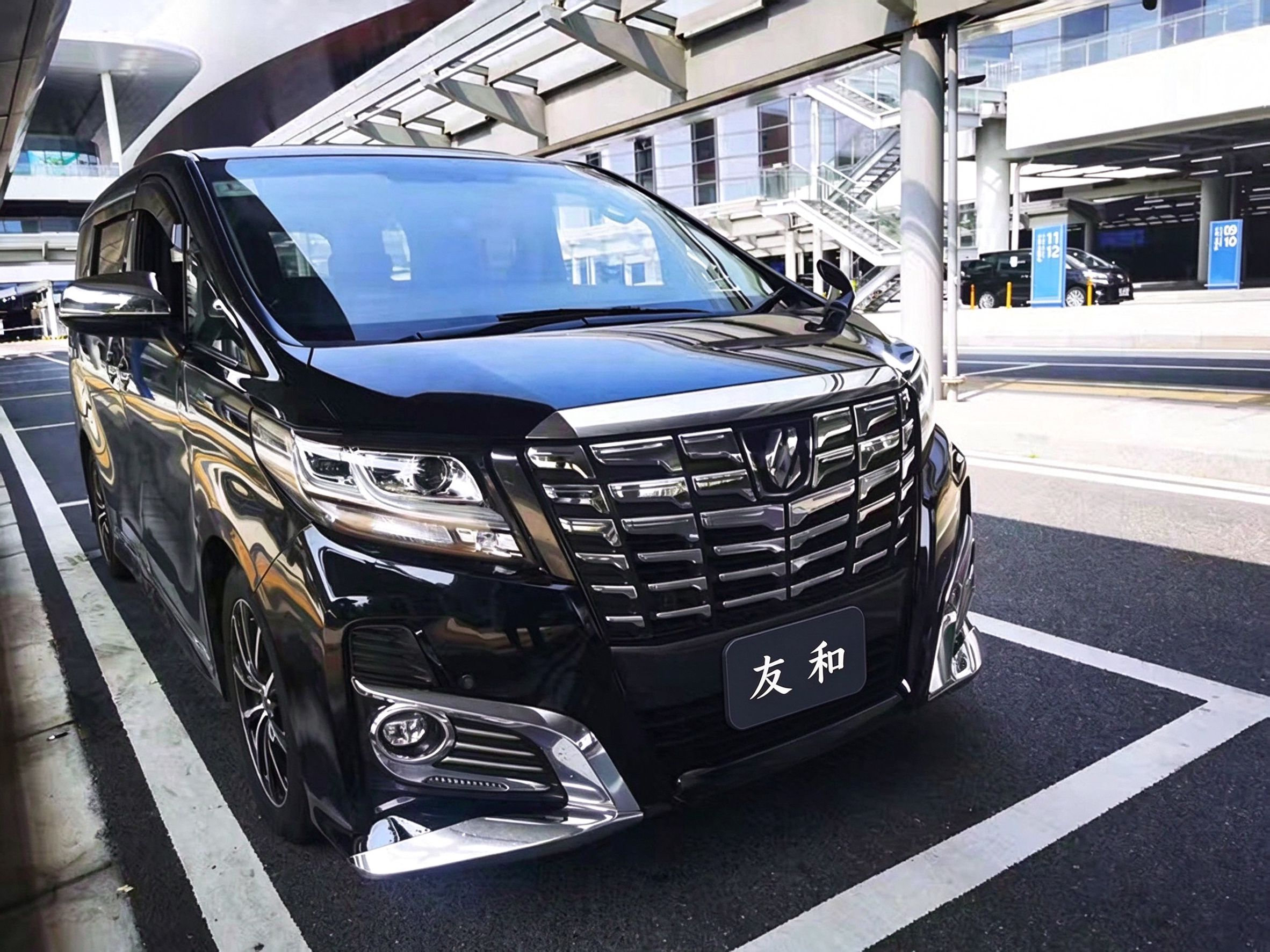 新款豐田埃爾法七座商務車