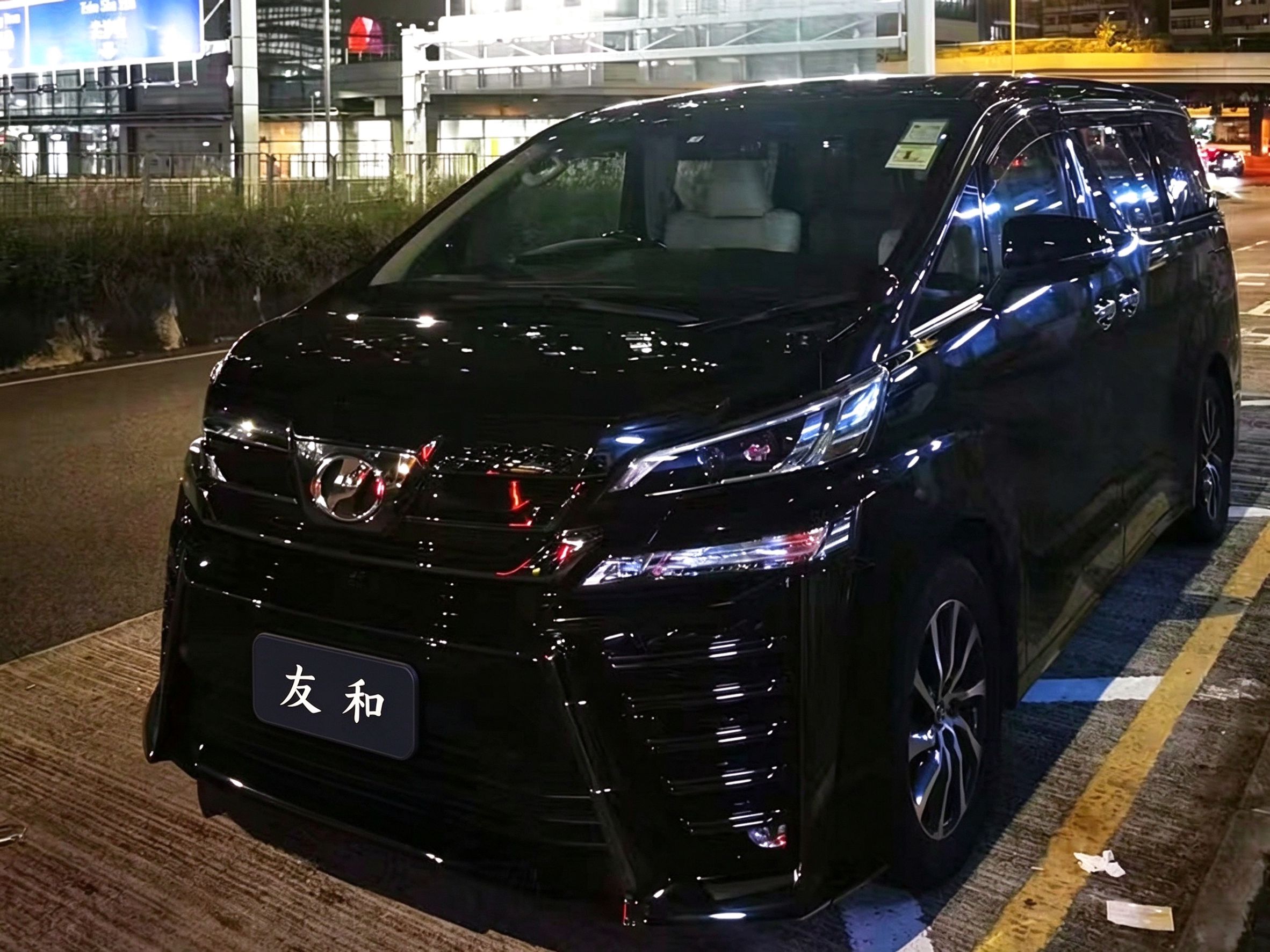 新款豐田埃爾法七座商務車
