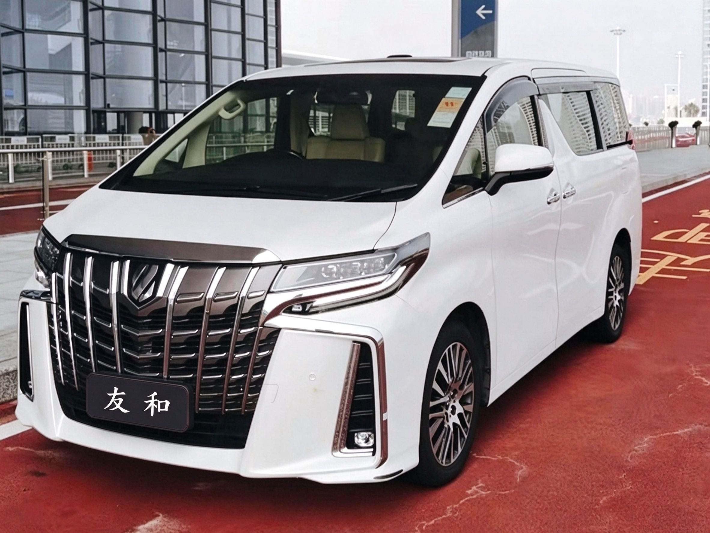 新款30係豐田埃爾法七座商務車